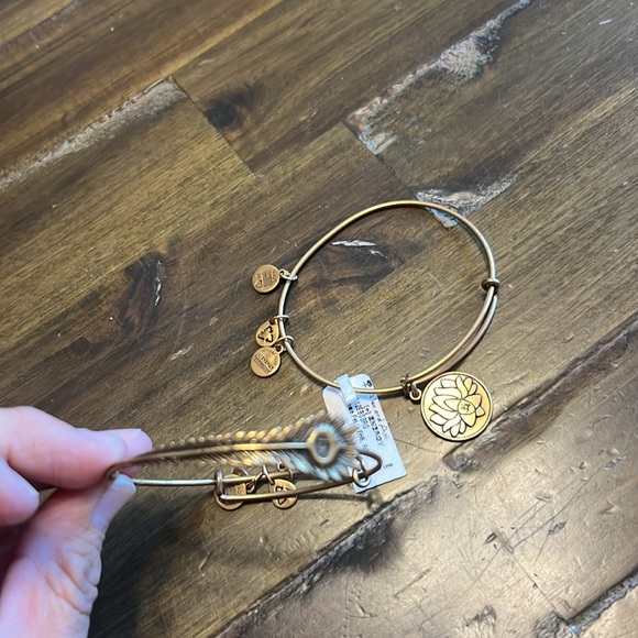 Alex And Ani Boho Feather Lotus Bangle Charm Bracelet set Bundle - Picture 3 of 3